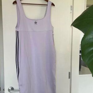 Sporty lilac dress with 3 black stripes